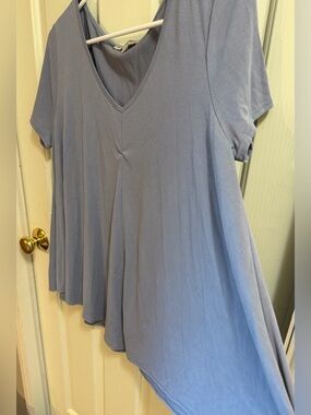 Green Envelope Light Blue V-Neck Swing Top | L